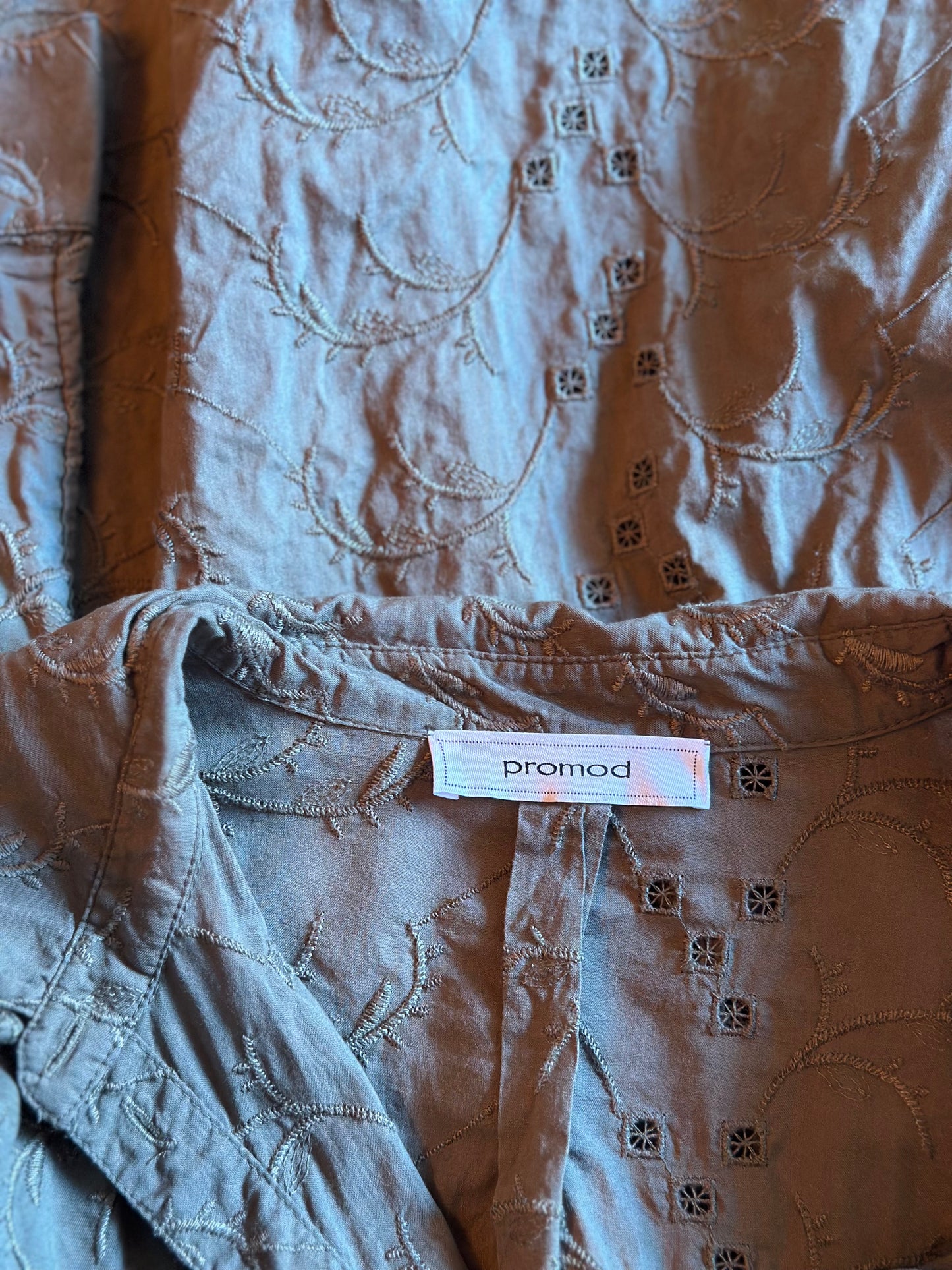 Chemise brodée kaki coton T.36 oversize
