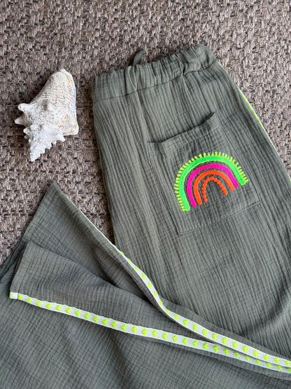 Pantalon en gaze de coton Made in Italy kaki brodé arc-en-ciel – T.U 36 à 44