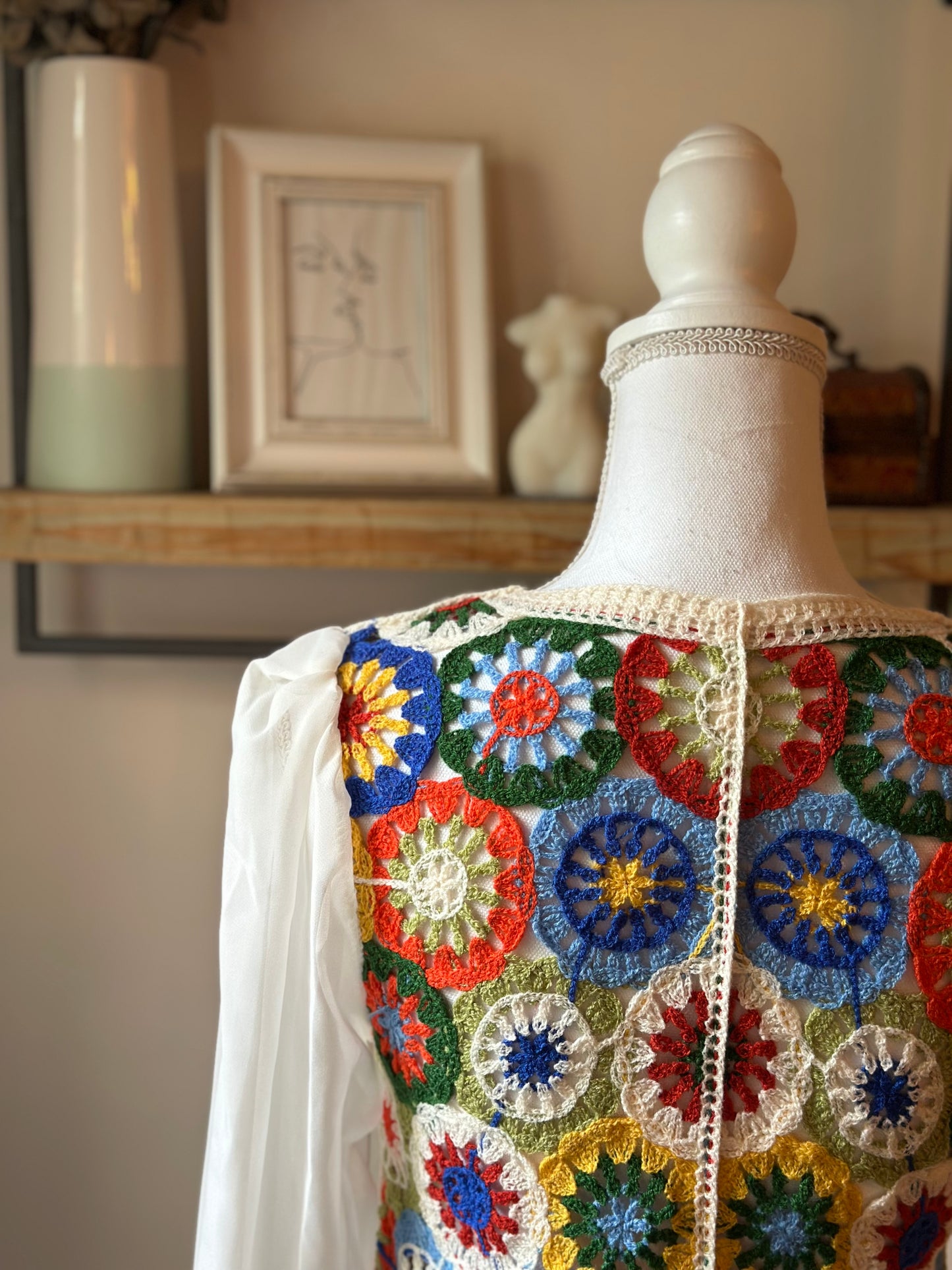 Cardigan en crochet multicolore neuf, T.36