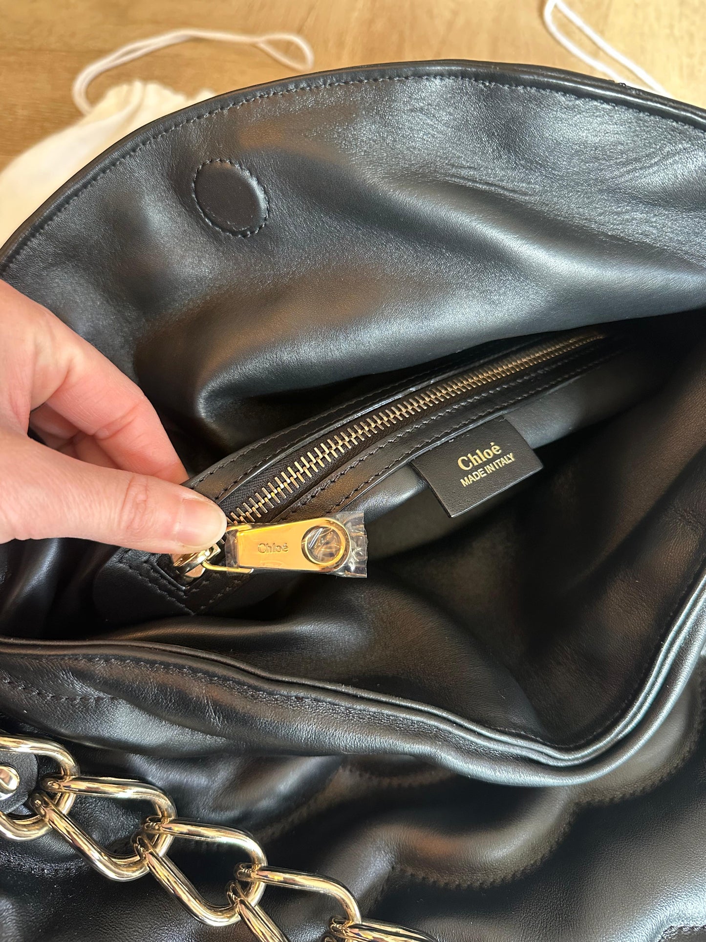 Sac Chloé Juana Medium cuir noir matelassé chaîne dorée neuf avec étiquette – modèle luxe