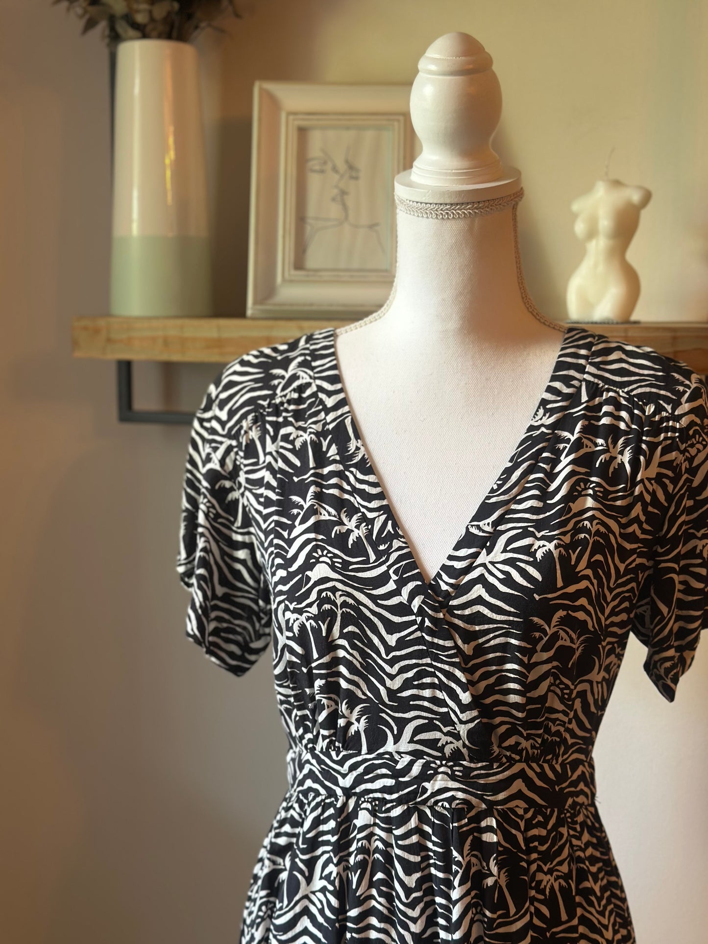 Robe imprimé zèbre palmiers noir et blanc T.36