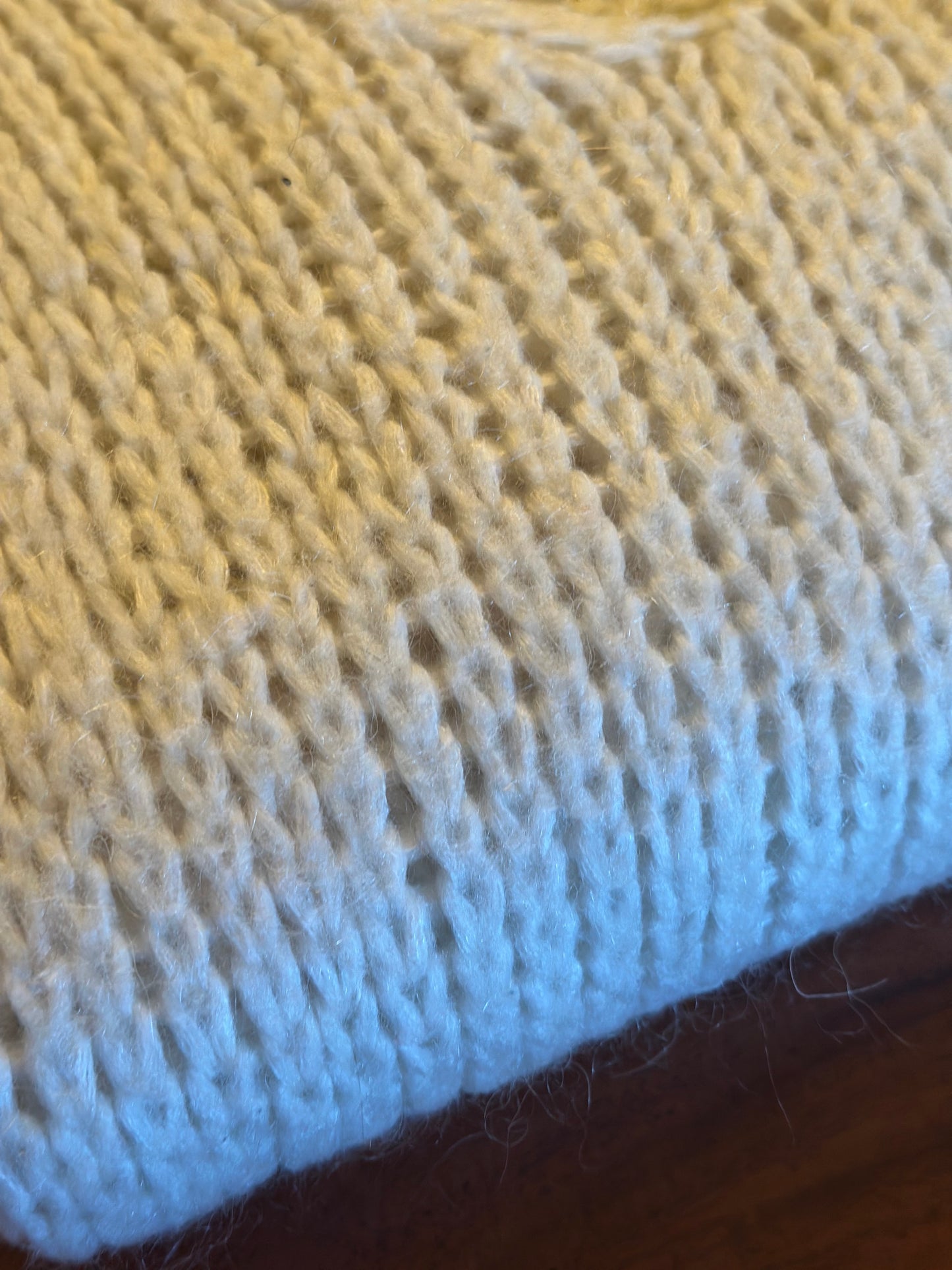 Pull en maille mohair blanche col V T.U