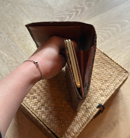 Pochette vintage cuir de reptile effet peau de serpent brun années 70 – 26 cm