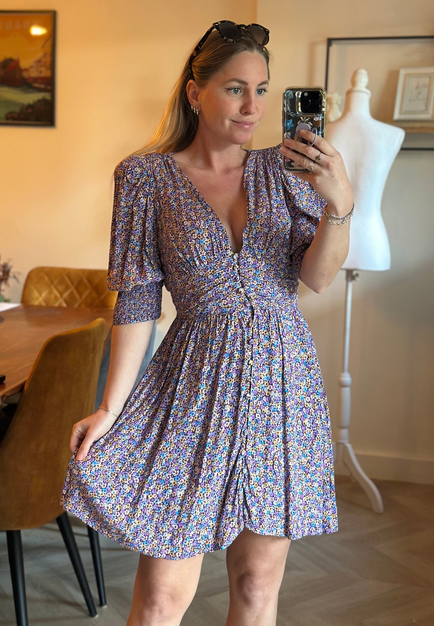 Robe fleurie lila boutonnée T.36