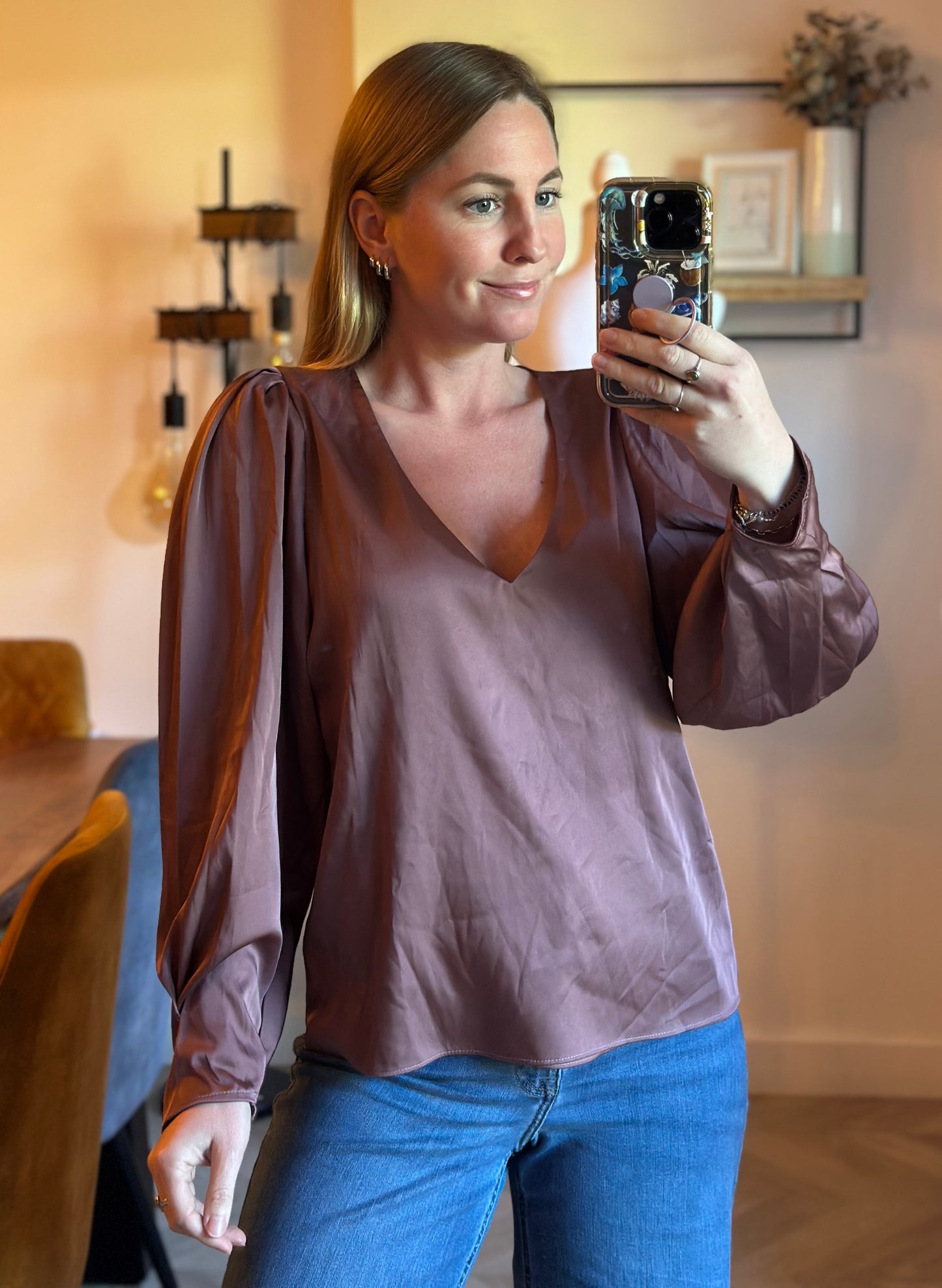 Blouse effet satiné marron clair col V satin T.40