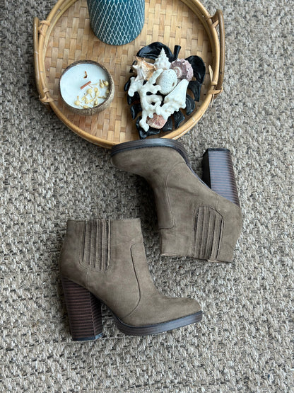 Bottines talon épais daim marron P.37