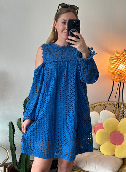 Belle robe d’été bohème bleue en broderie anglaise, T.36/38