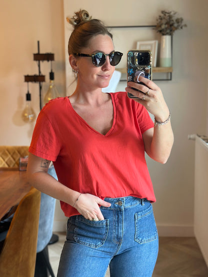 T-shirt rouge col V en coton T.40