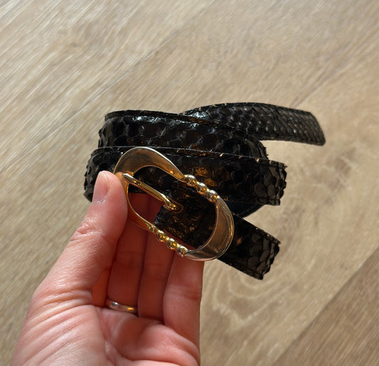 Ceinture vintage cuir reptile noir irisé boucle dorée – années 80 – taille 85
