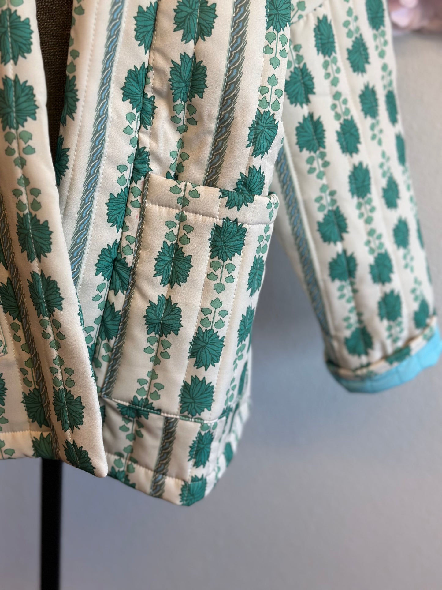 Veste matelassée patchwork à motifs verts T.U