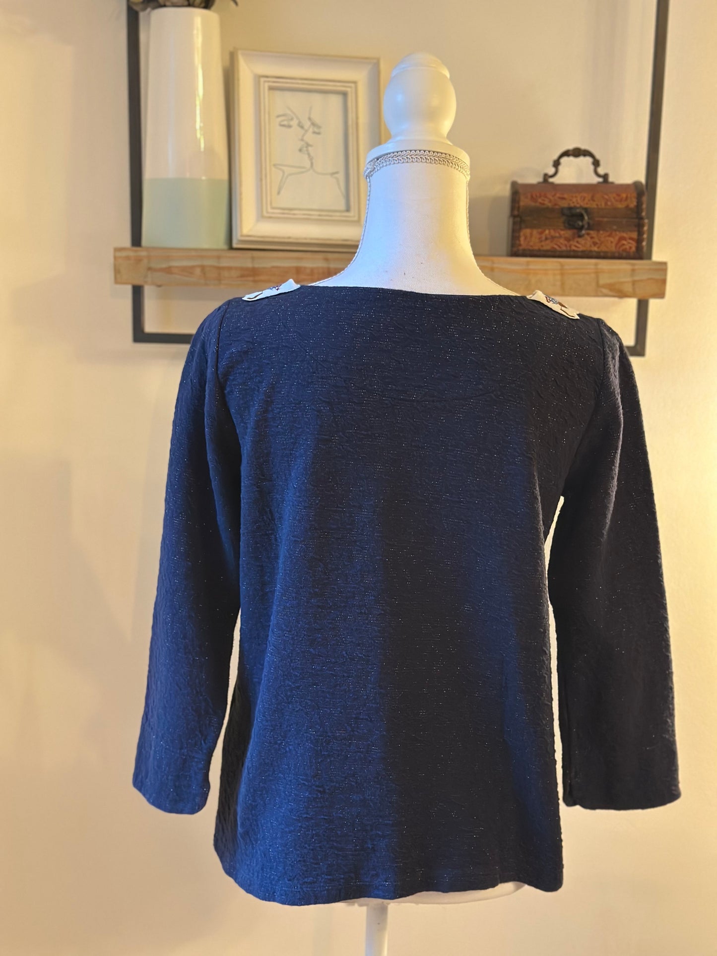 Haut bleu marine col brodé multicolore T.36