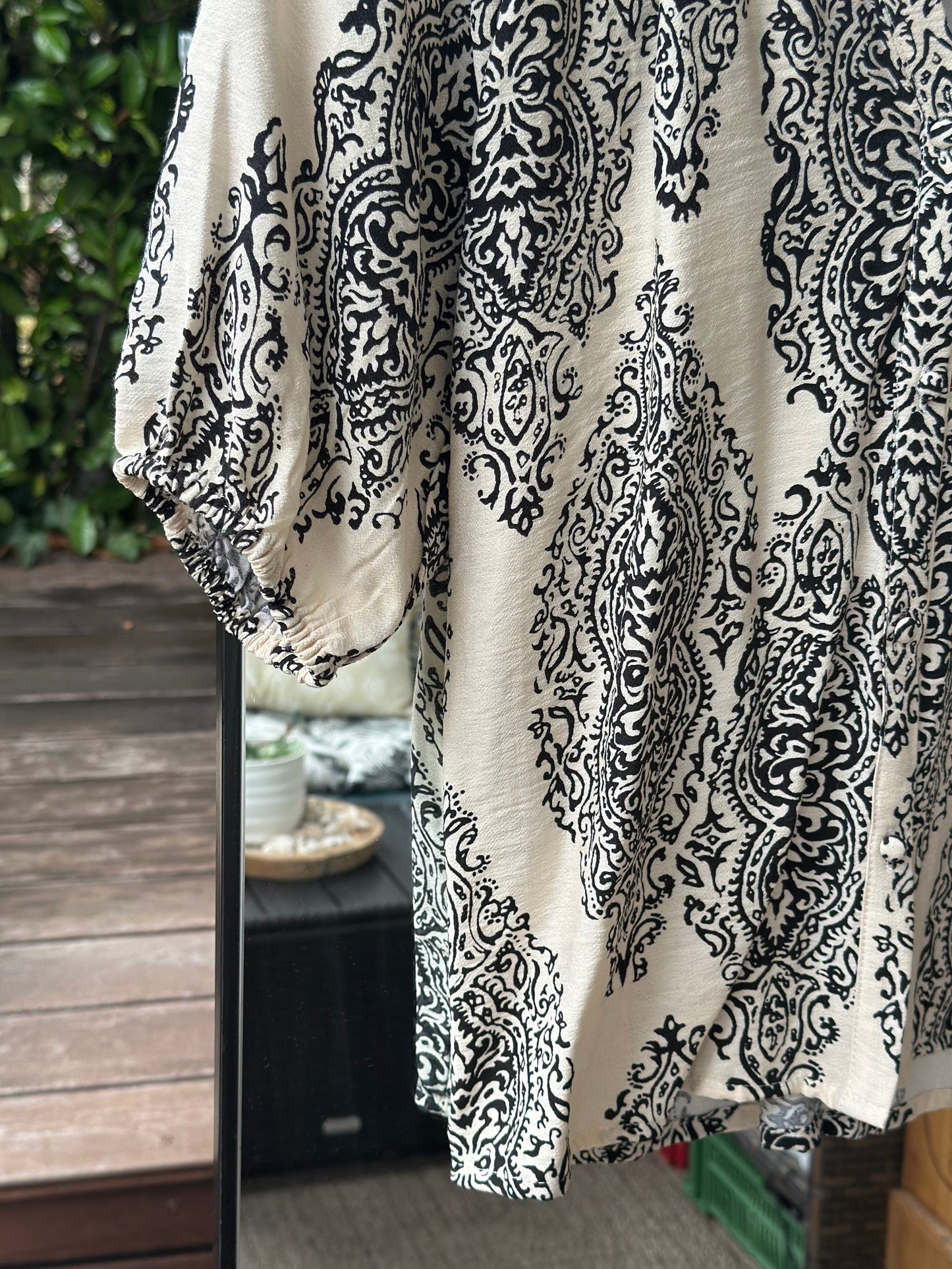 Blouse imprimé cachemire noir & écru – Neuve T.36