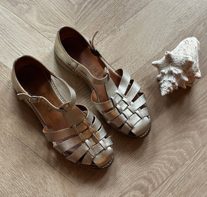 Sandales dorées en cuir T.36