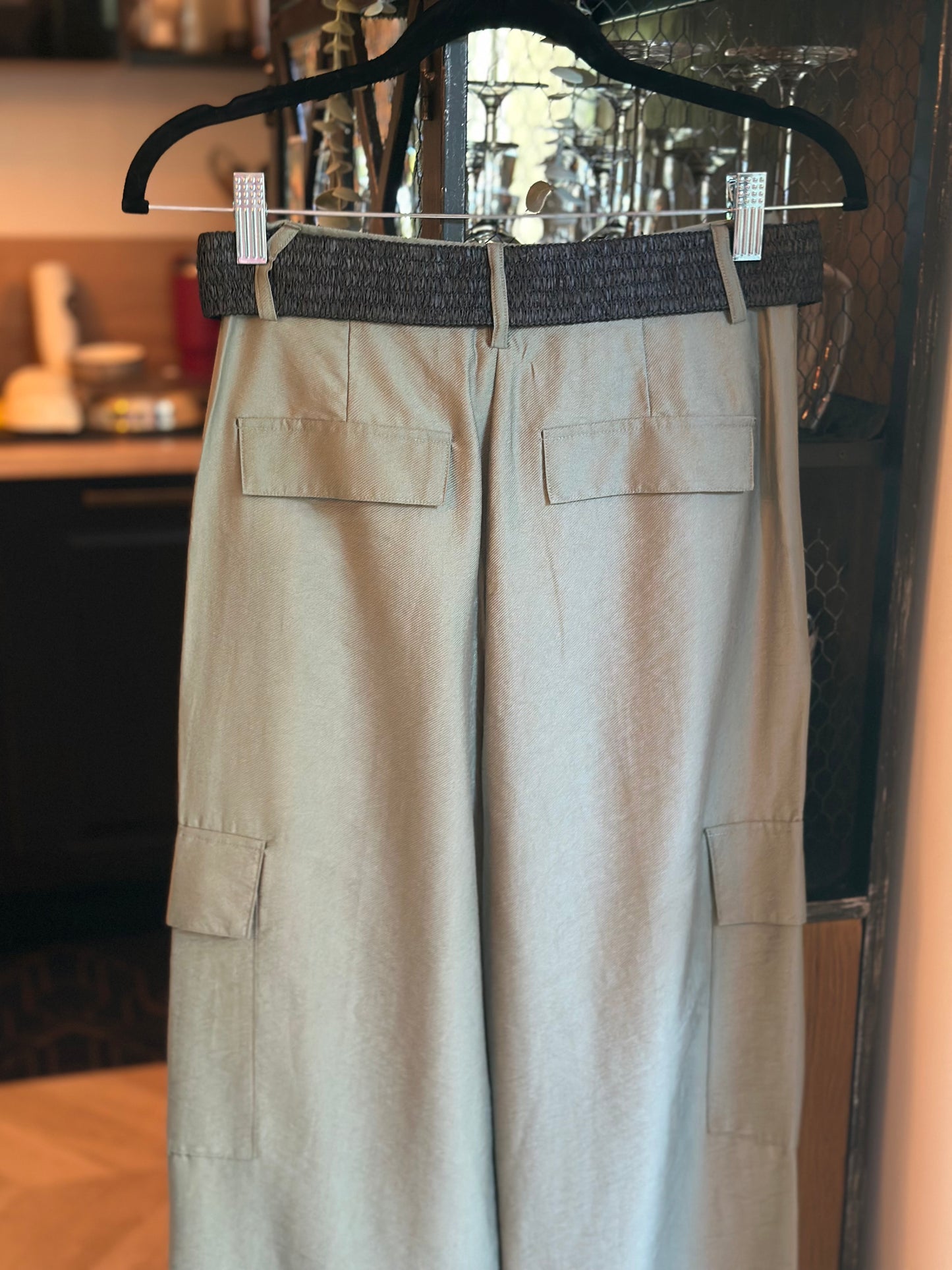 Pantalon cargo kaki jambes larges, neuf T.34