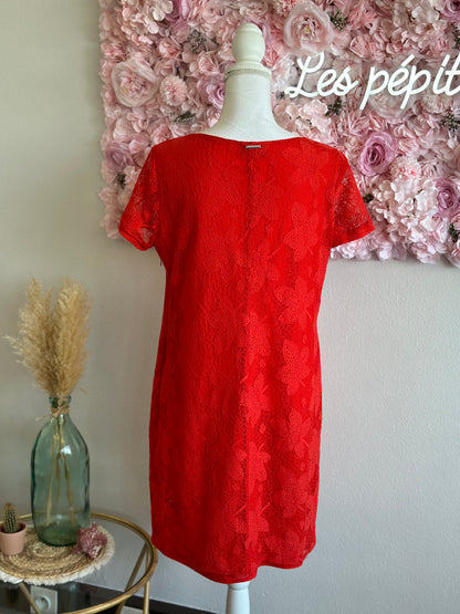 Robe rouge d’été broderie feuilles T.42