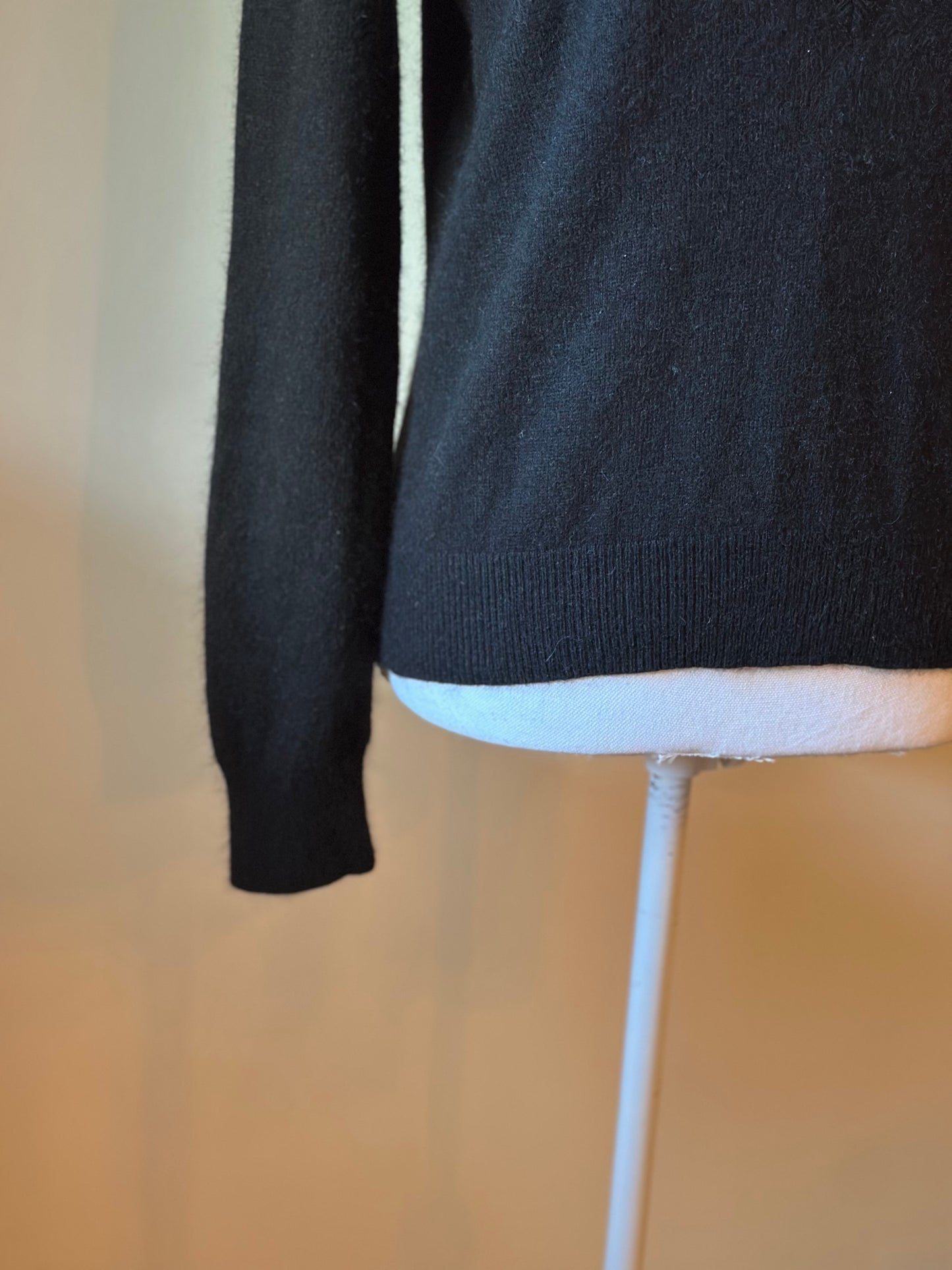 Pull noir col V laine mélangée T.34