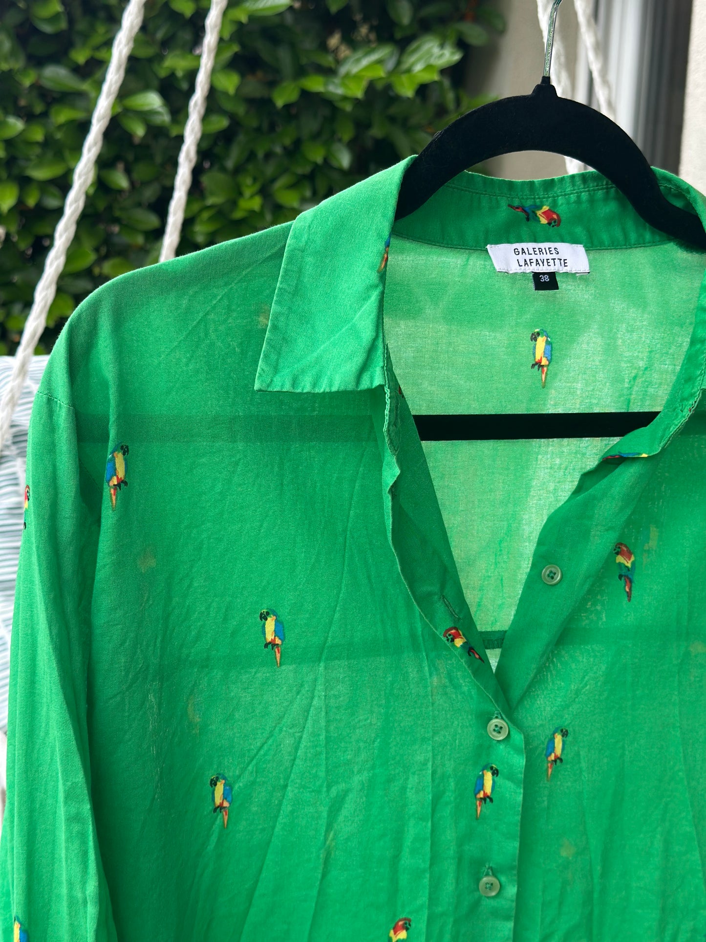 Chemise verte imprimé perroquets 100% coton T.38