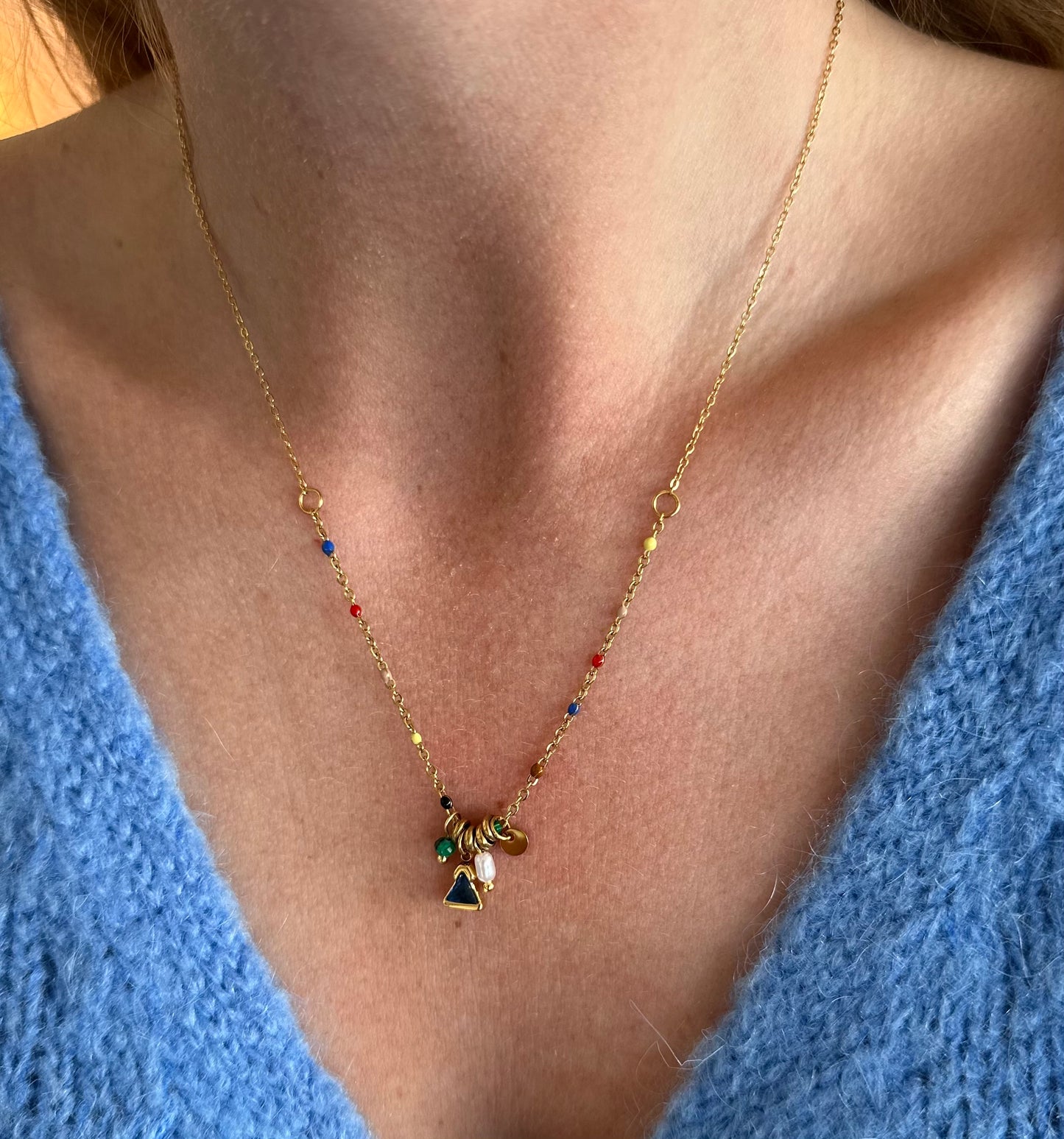 Collier doré en acier inoxydable avec pierre colorée