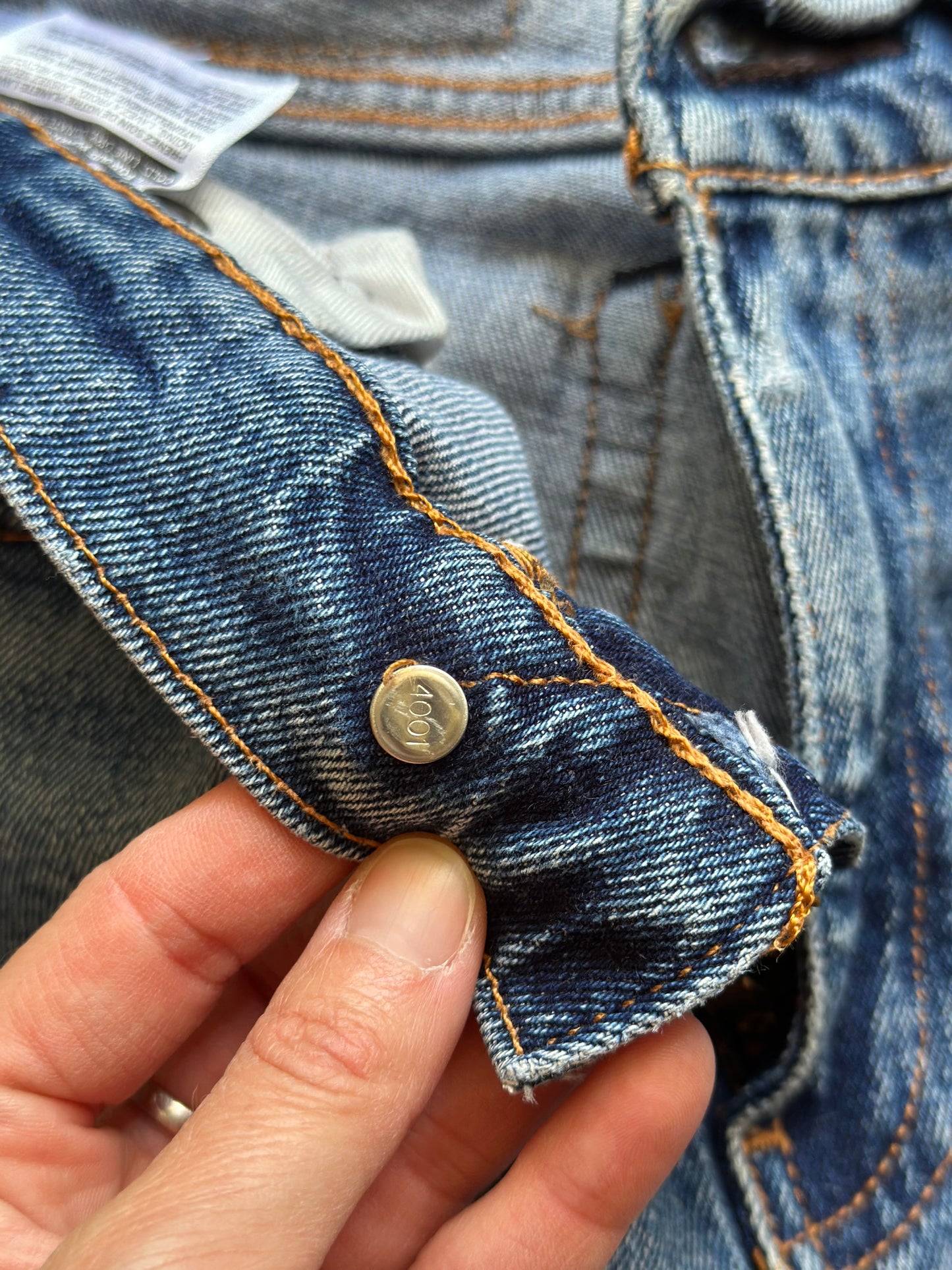 Jean Levi’s 505 C – Taille W25 L32 (équivalent 34/36 FR)