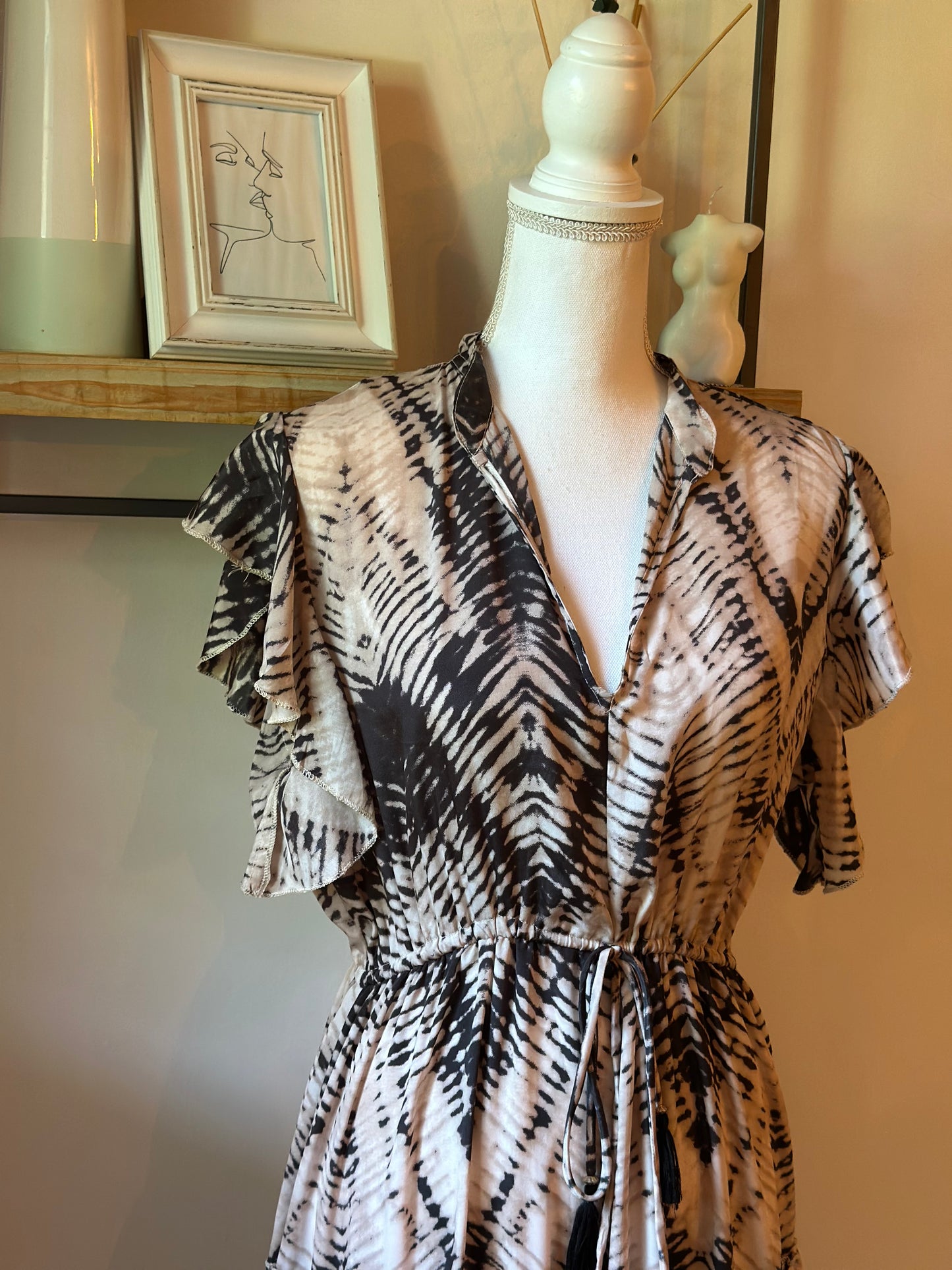 Robe volantée imprimé noir et blanc T.38