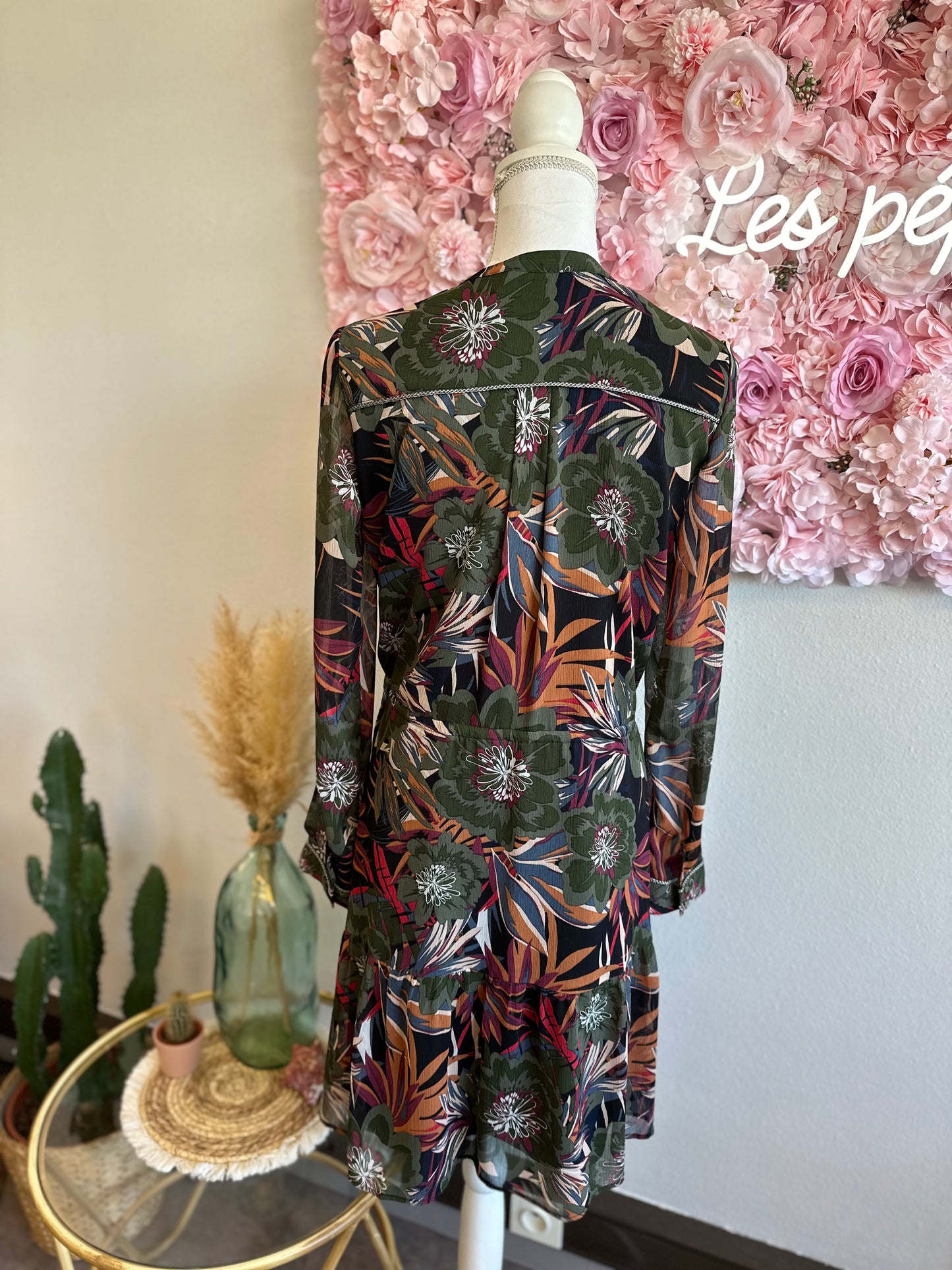 Robe midi fluide motifs fleuris tropical T.40