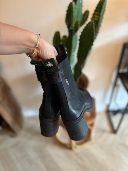 Bottines cuir noir motif uni Modèle Mona T.37