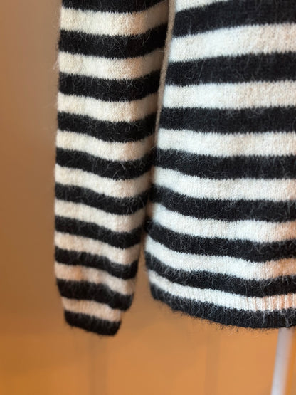 Pull rayé noir et écru en laine mélangée T.U neuf