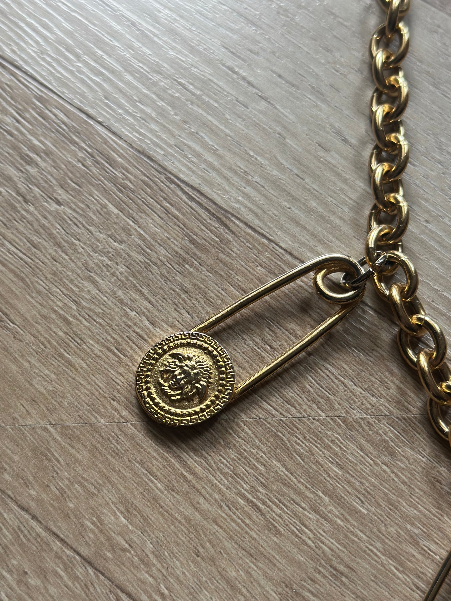 Ceinture chaîne dorée vintage épingles nourrice style 90s – 98 cm