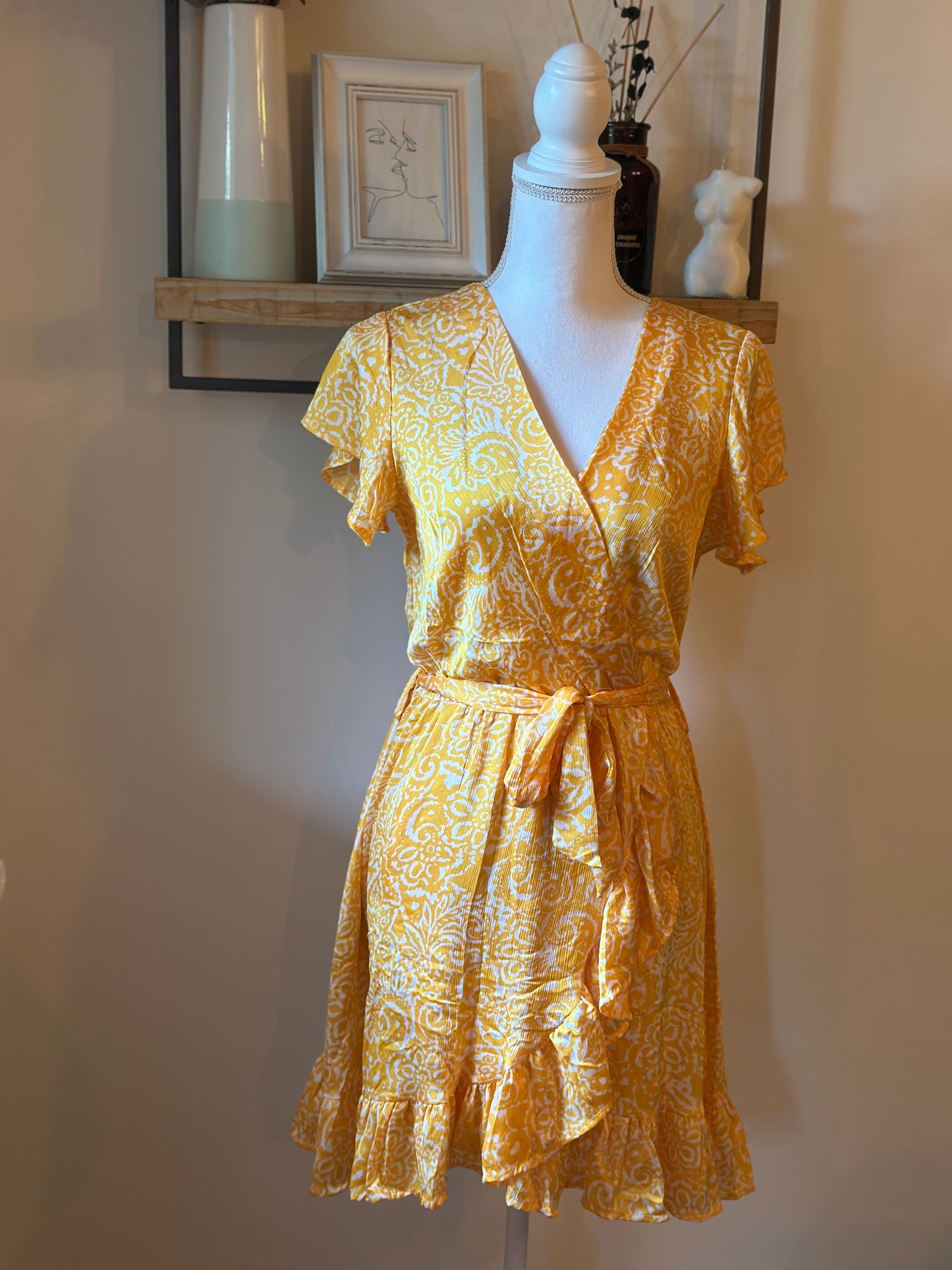 Robe portefeuille imprimé jaune T.36/38 neuve avec étiquette