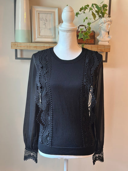 Pull léger noir brodé T.36