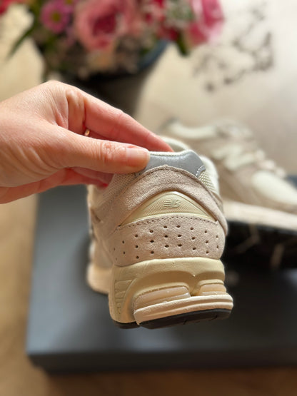 Basket New Balance 2002R beige P.36