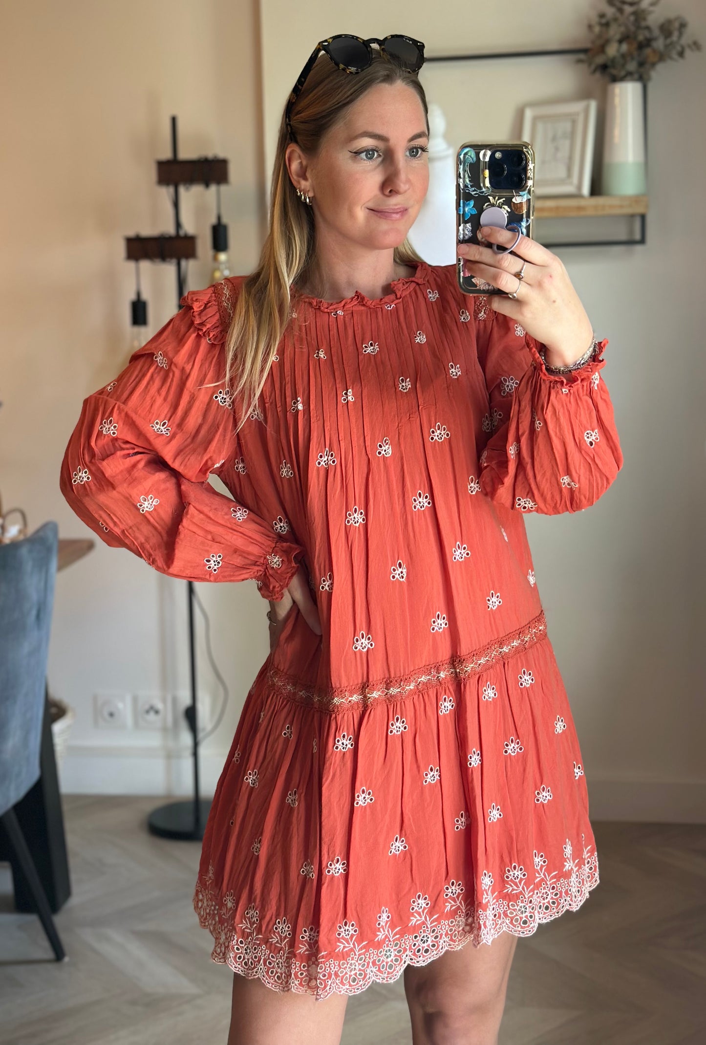 Robe bohème corail brodée fleurs blanches T.36