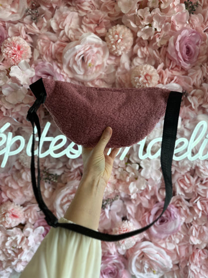 Sac banane rose effet peluche en moumoute