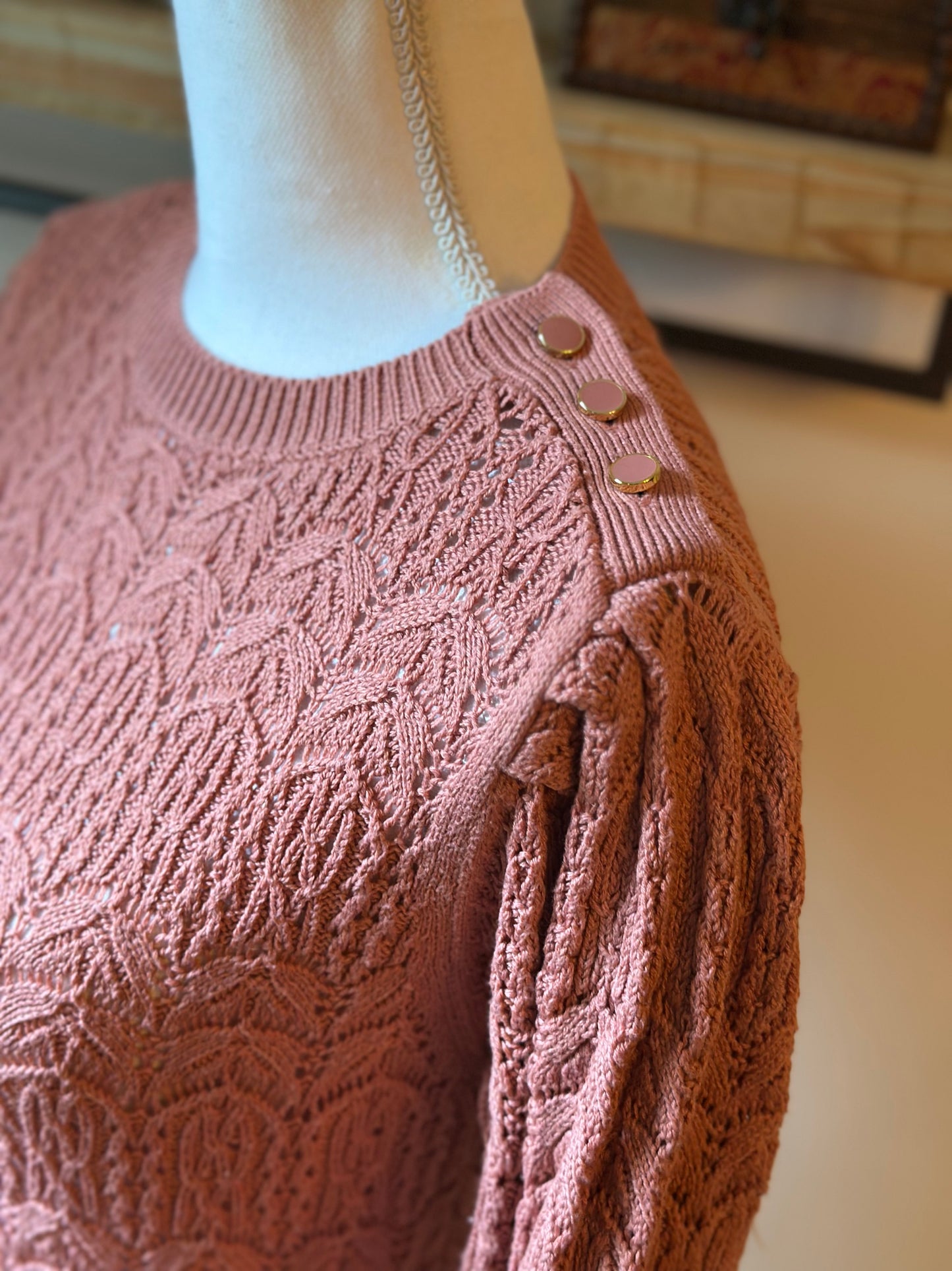Pull ajouré rose T.36