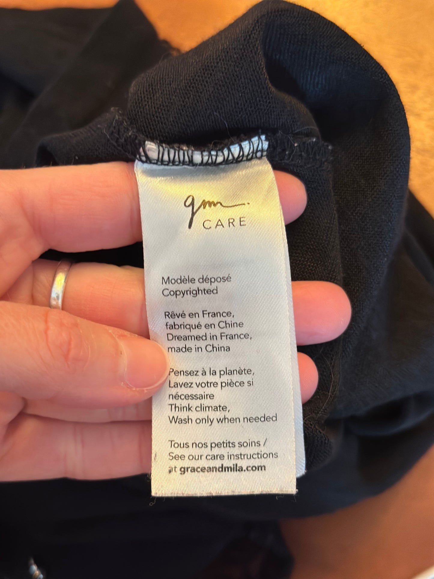 T-shirt noir à empiècements dentelle T.36