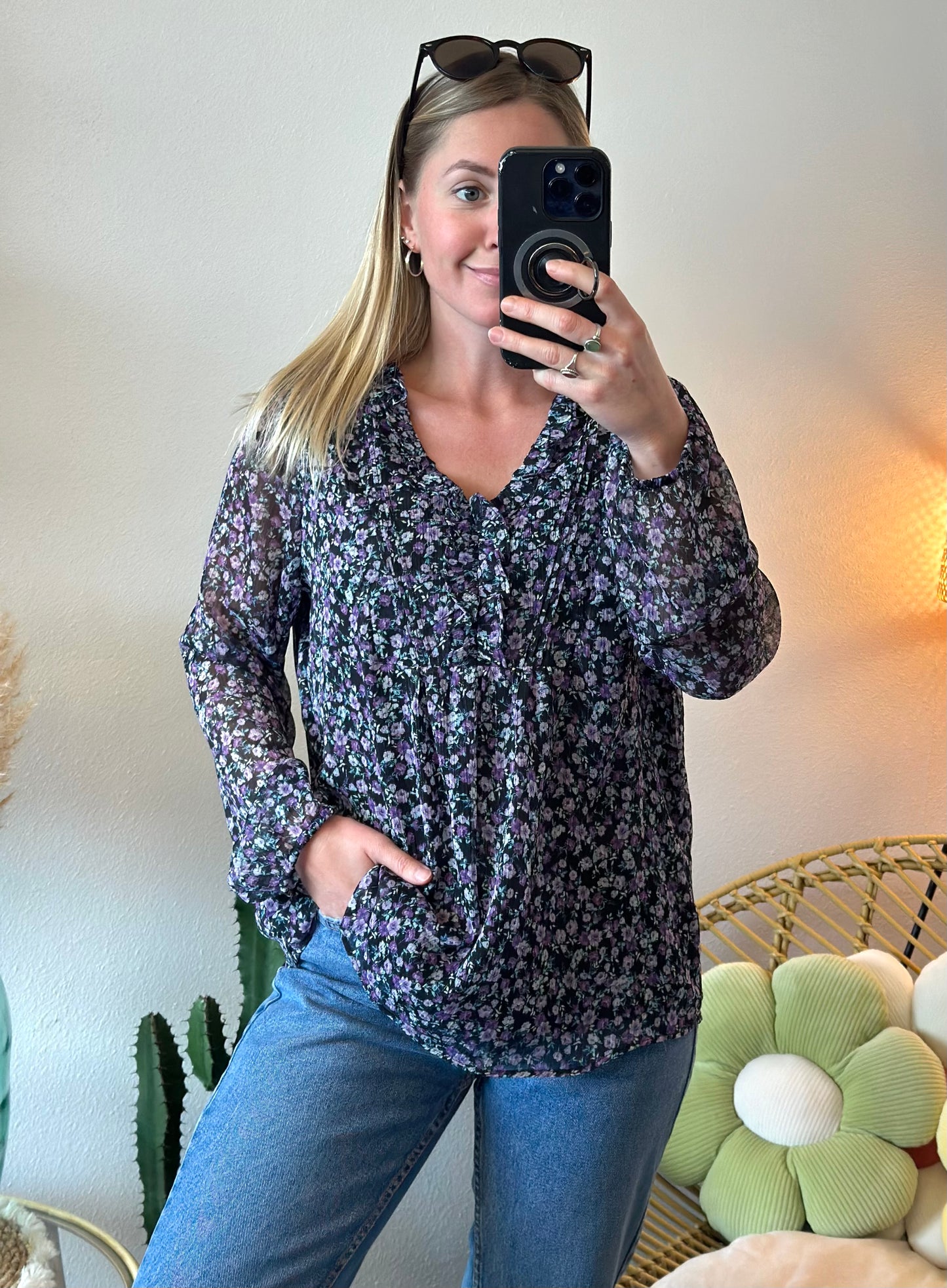 Blouse noire à motifs fleuris lilas T.38