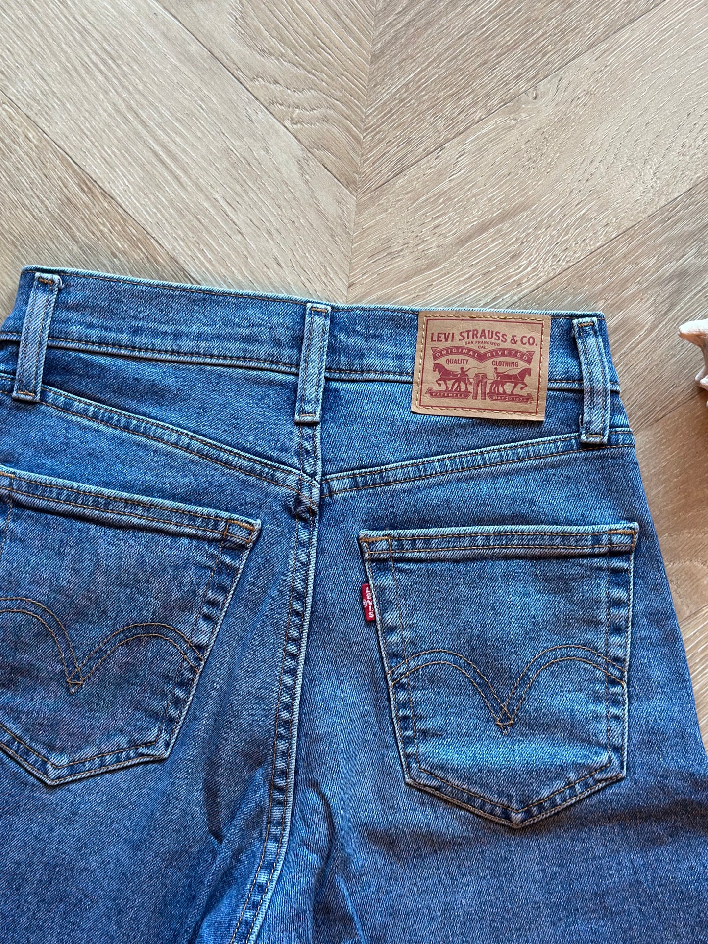 Jean mom denim bleu Levi’s high waisted T.34/36 W25
