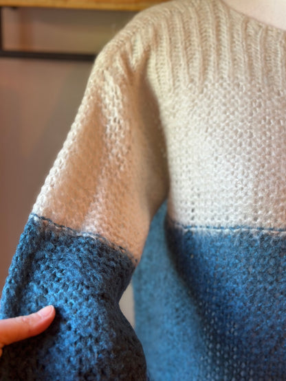 Pull dégradé bleu et écru en laine mélangée T.38
