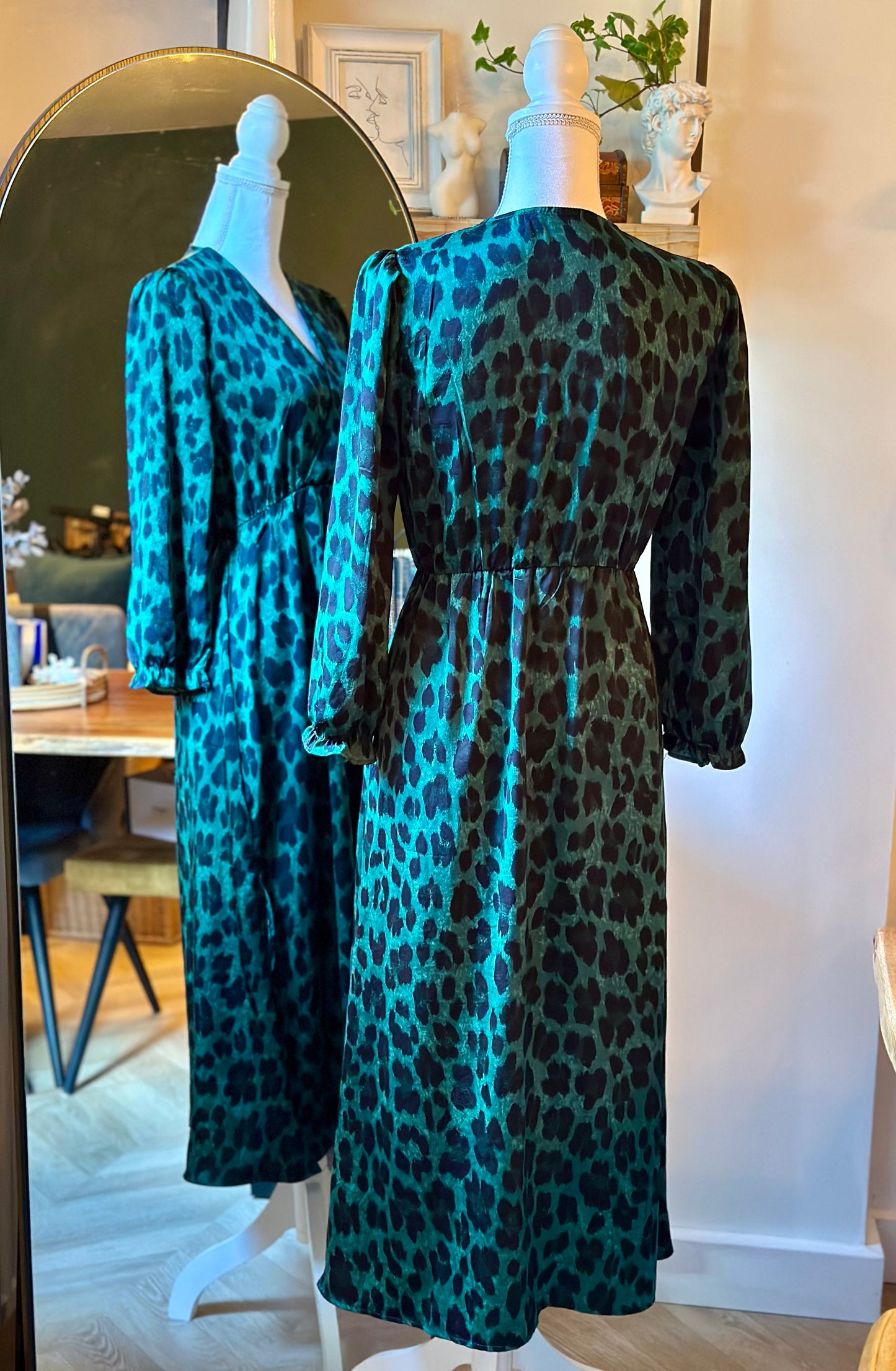 Robe longue imprimé léopard vert et noir T.36