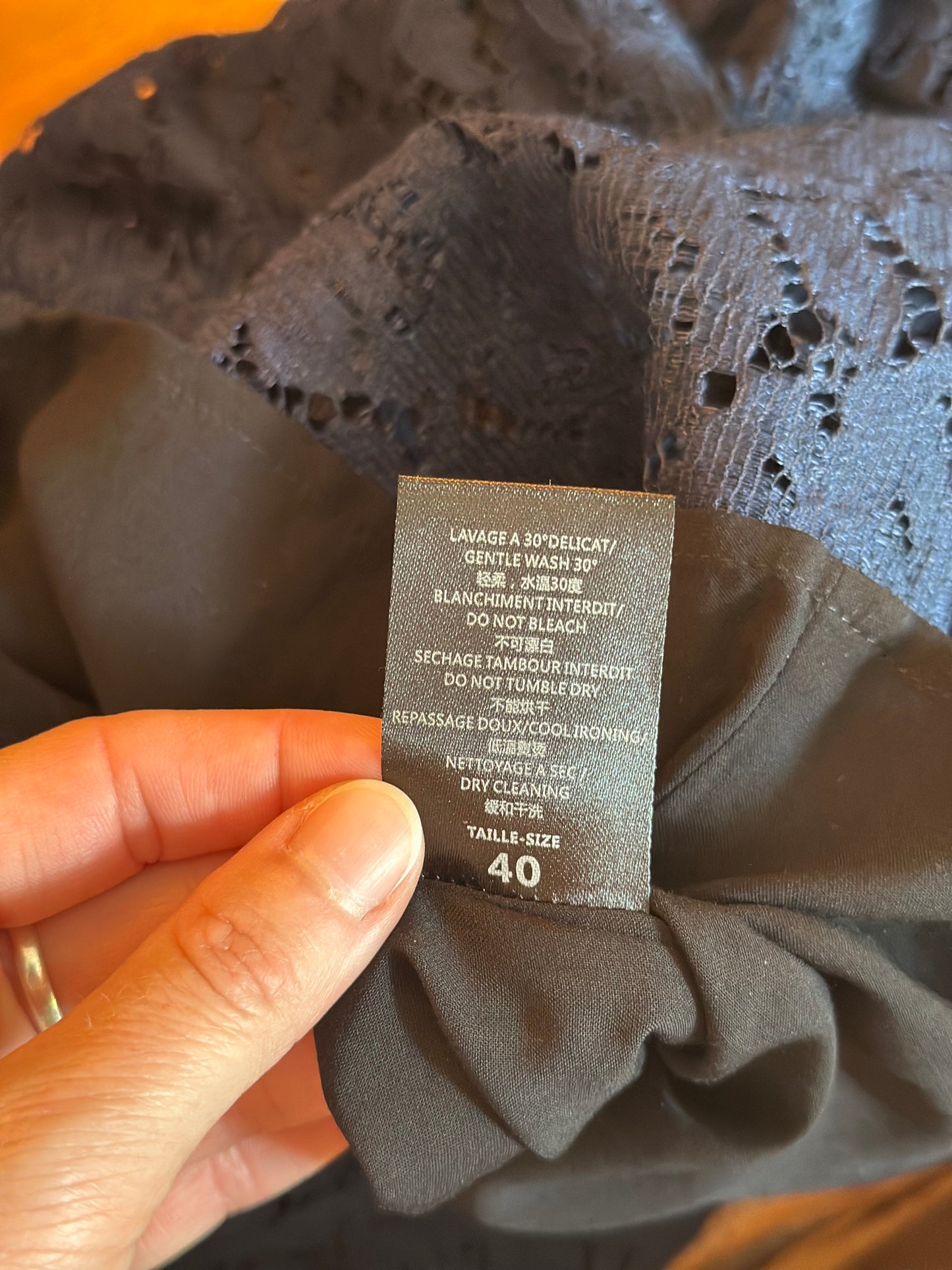Robe neuve bleu marine en dentelle modèle Rosemary T.40