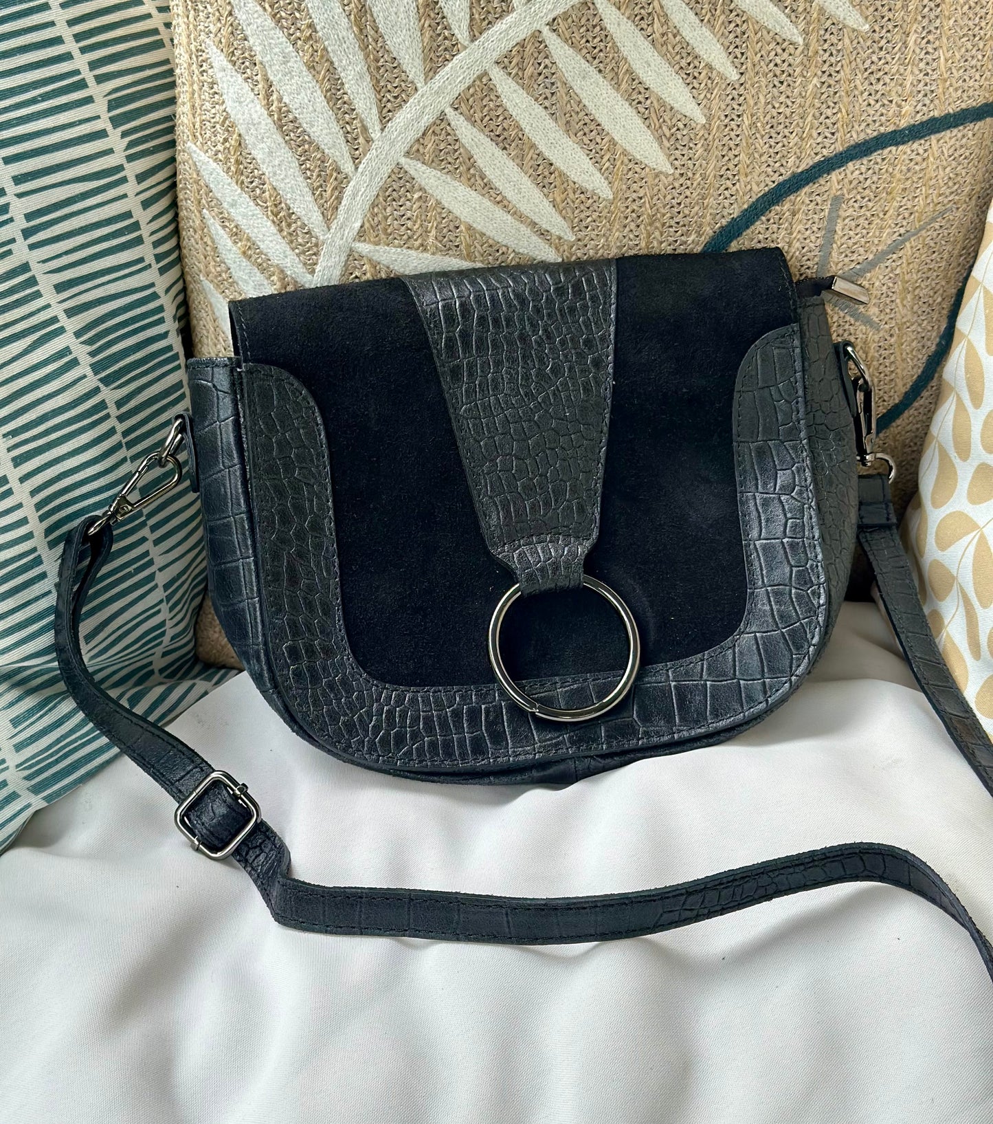 Sac bandoulière cuir et daim effet croco noir – fabriqué en Italie