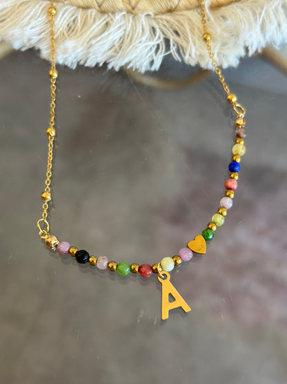 Collier initiale “A” en acier inoxydable avec perles naturelles colorées