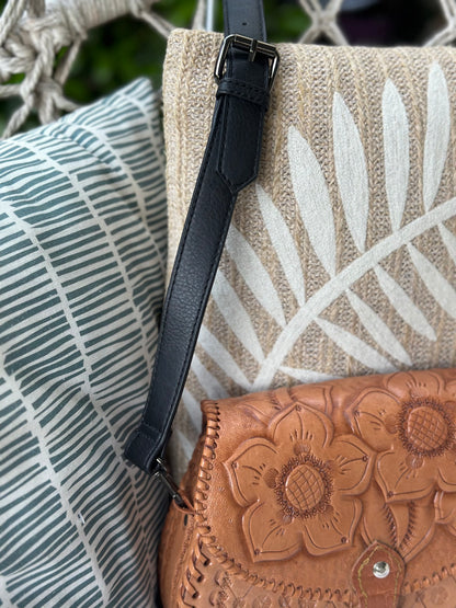 Sac bandoulière cuir artisanal camel gravé fleurs
