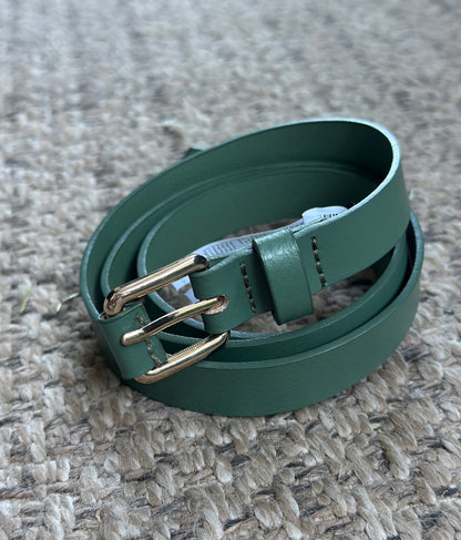 Ceinture fine en cuir vert boucle dorée 85 cm