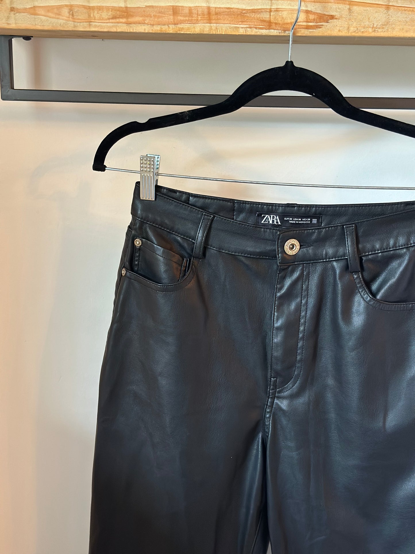 Pantalon droit similicuir noir T.36