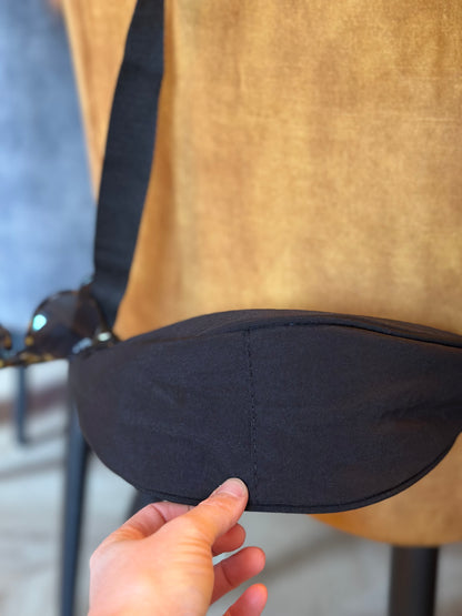 Sac bandoulière demi-lune noir en toile