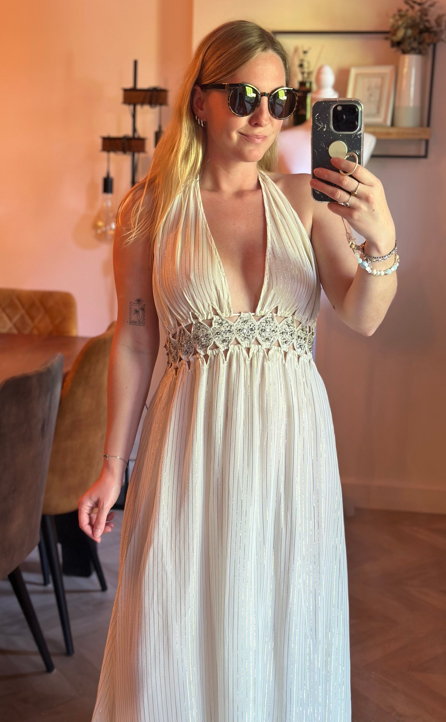 Robe longue dos nu écrue et dorée T.34