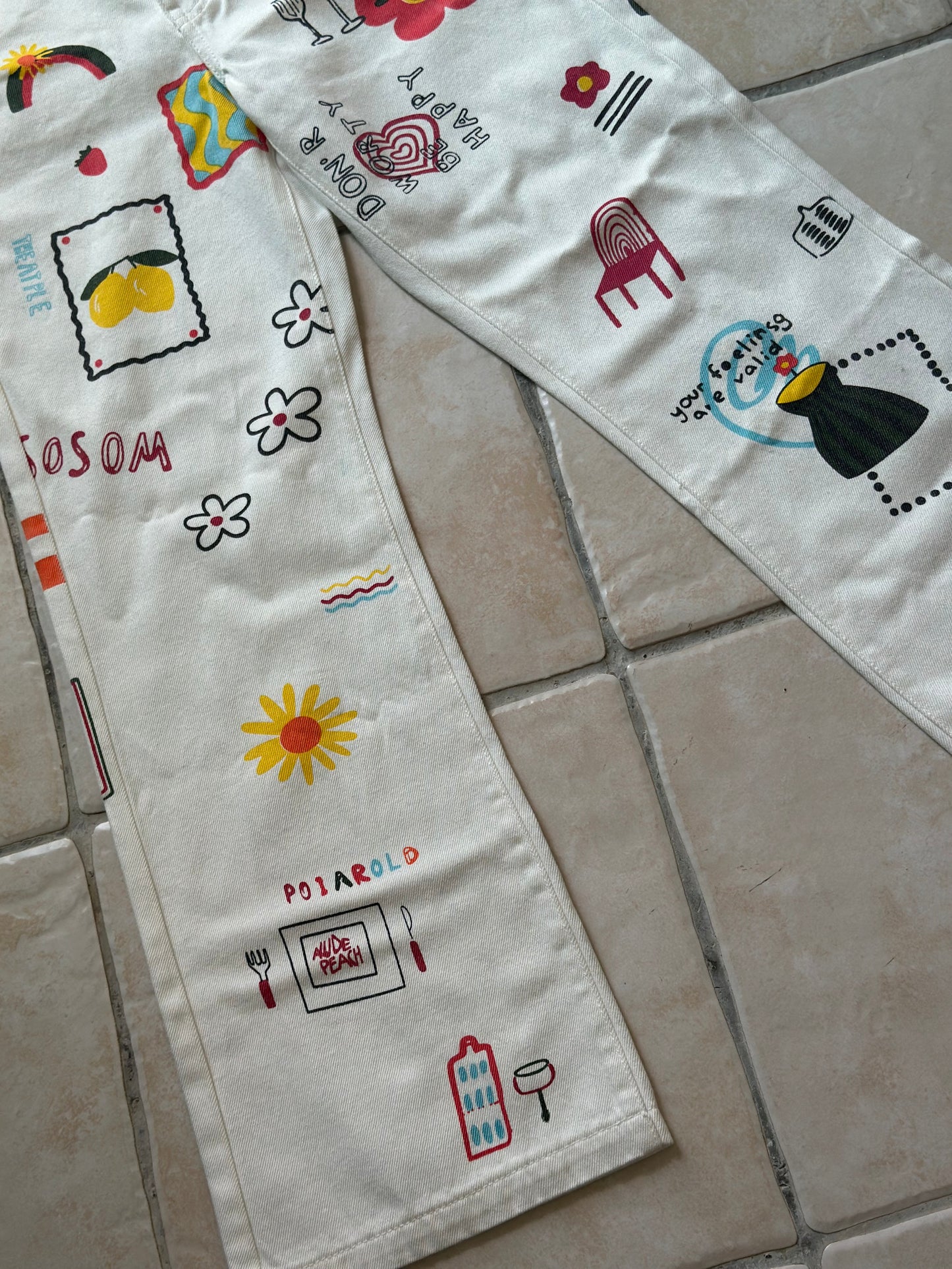 Pantalon jean blanc imprimé fleuri moderne Neuf T.34