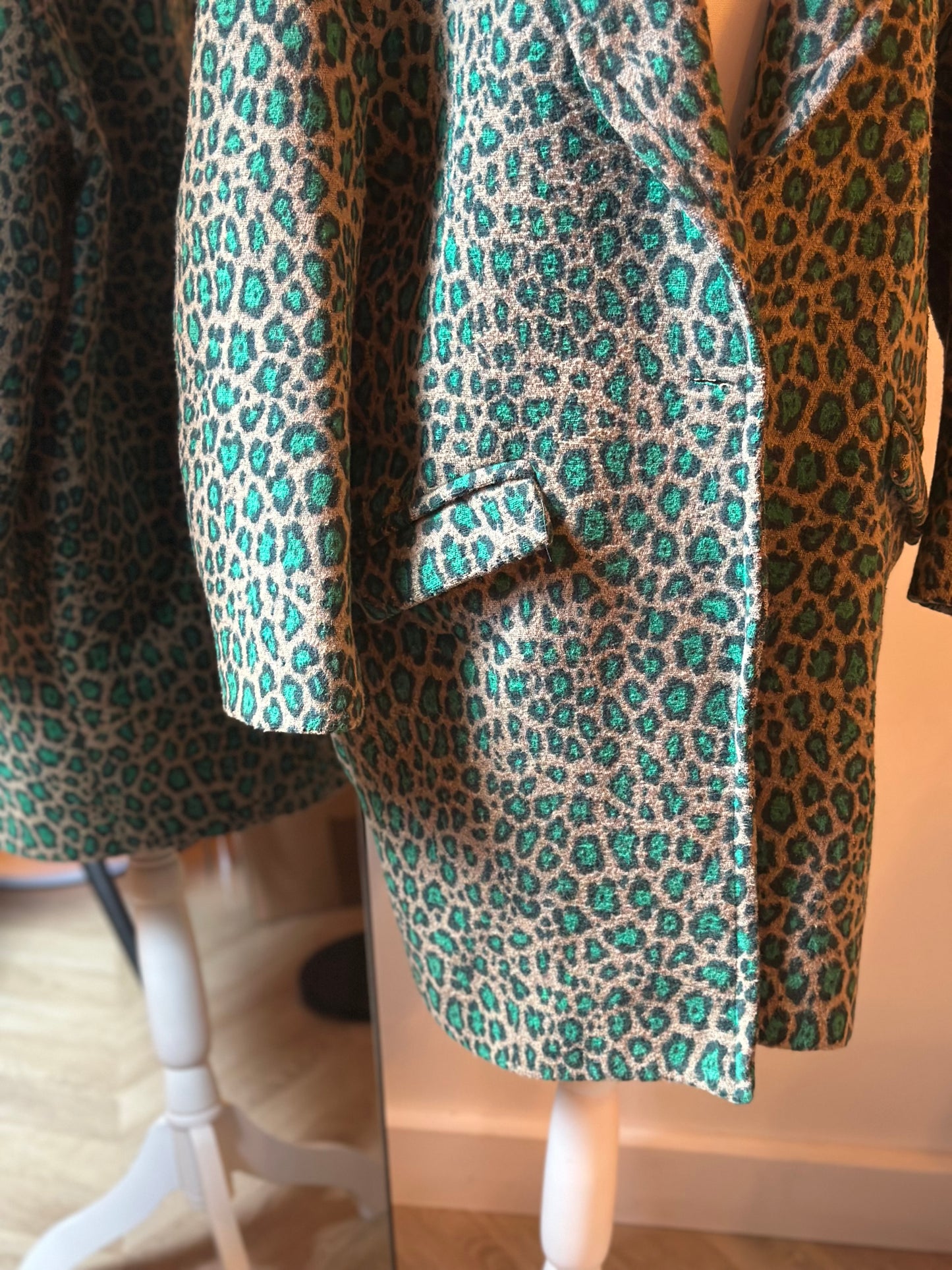 Manteau imprimé léopard lainé vert T.U