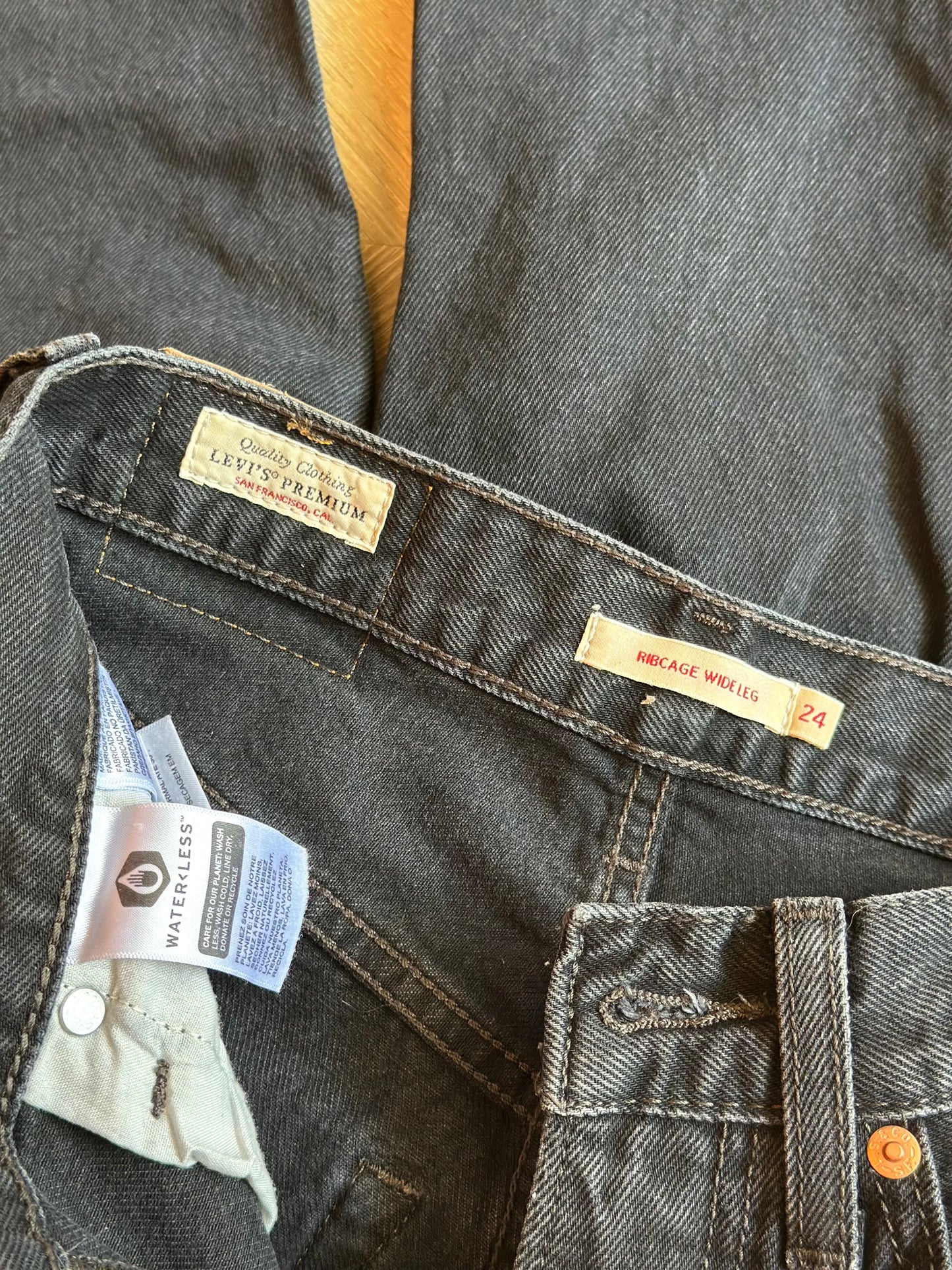 Jean wide leg noir Levi’s Ribcage T.34